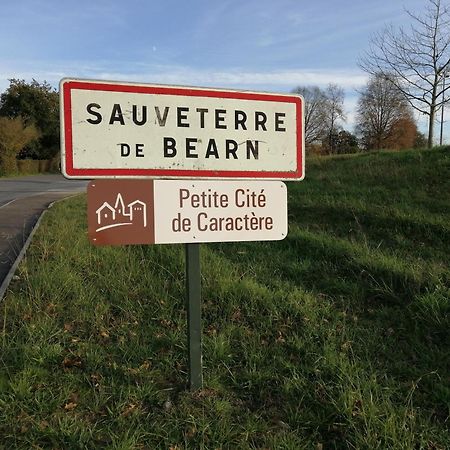 Appartement Dans Village Medieval Sauveterre-de-Bearn Exterior foto